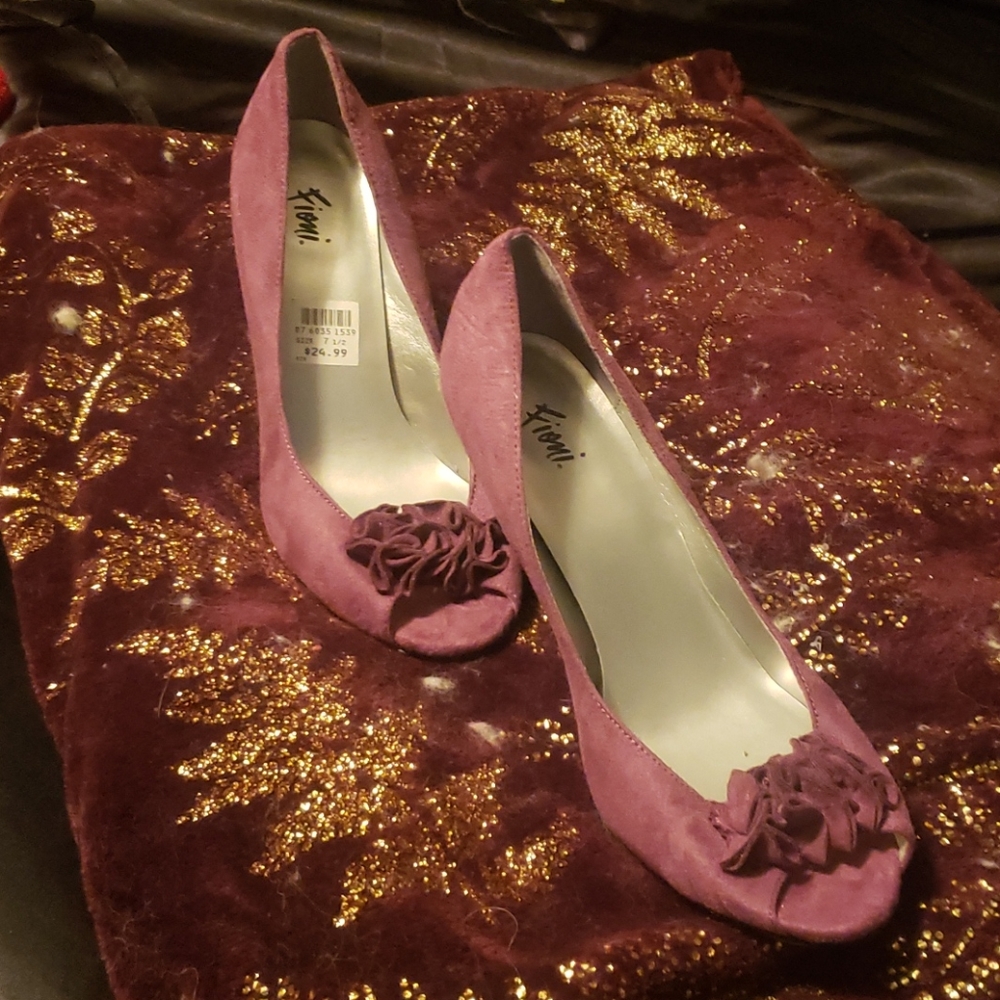 Shoes - Picture 3 of 13